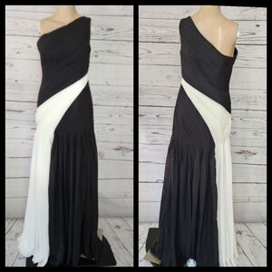Bridess Black White One Shoulder Gown Size 2